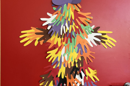 Ein Deko-Clown der Leonhard Frank Schule
